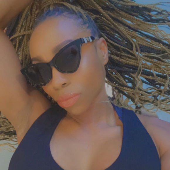 Welcome to my closet. 😘 - Picture 6 of 9